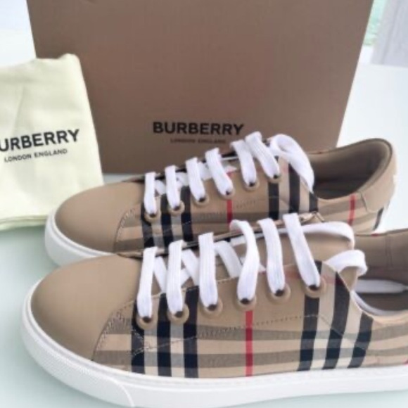 Women's Albridge Vintage Check Low-Top
Burberry Sneakers #ITCALFAR14CHI - Picture 2 of 8